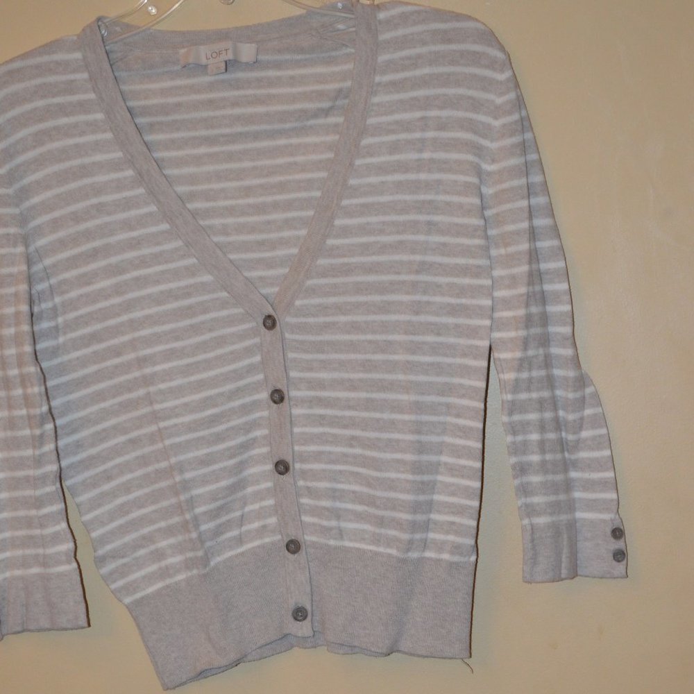 Ann Taylor LOFT lightweight sweater - size S.